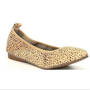 NWT Chelsea & Violet 7.5 ruby calfhair leopard flats